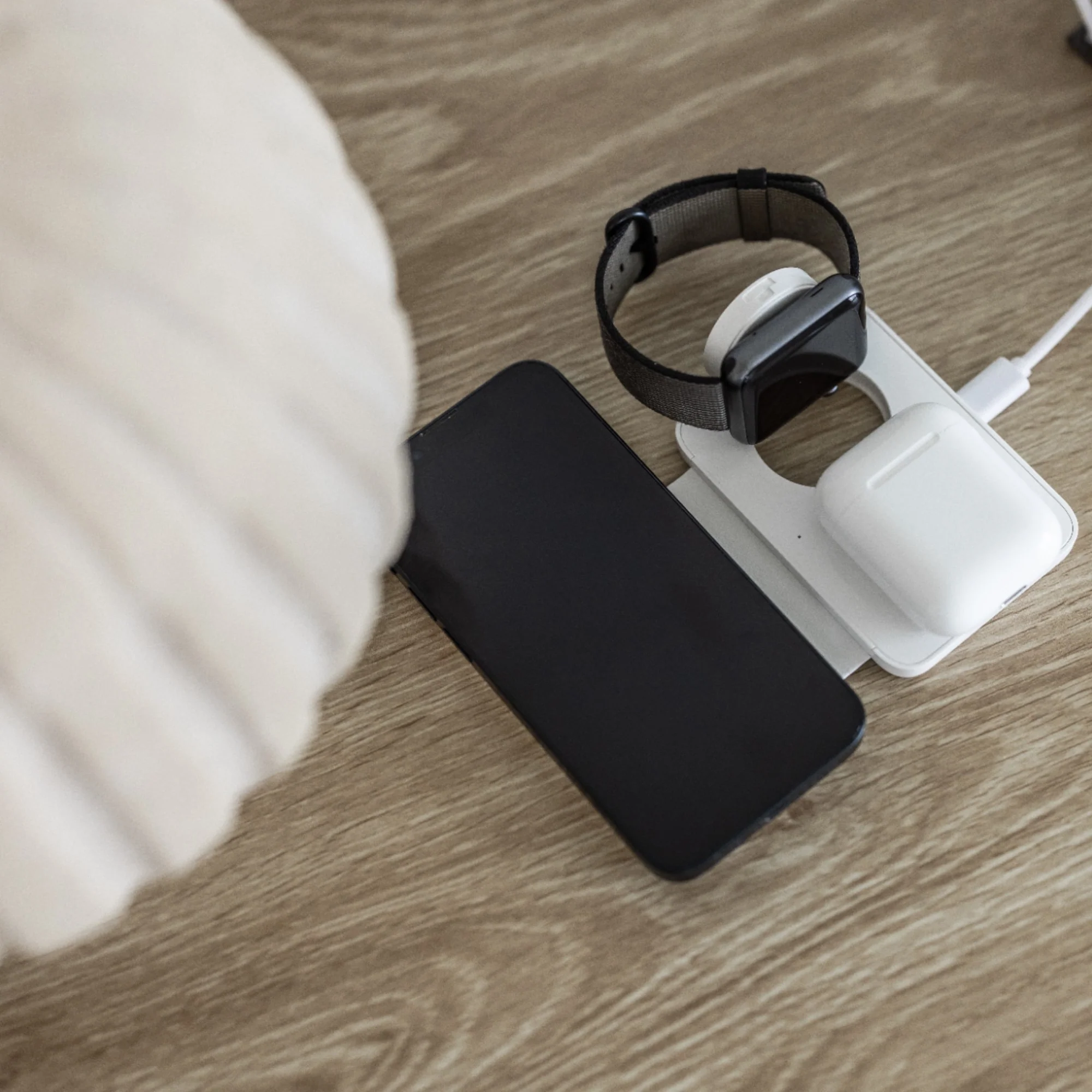 Duo Pack - Apollo 3-in-1 Apple Chargers - Image 57