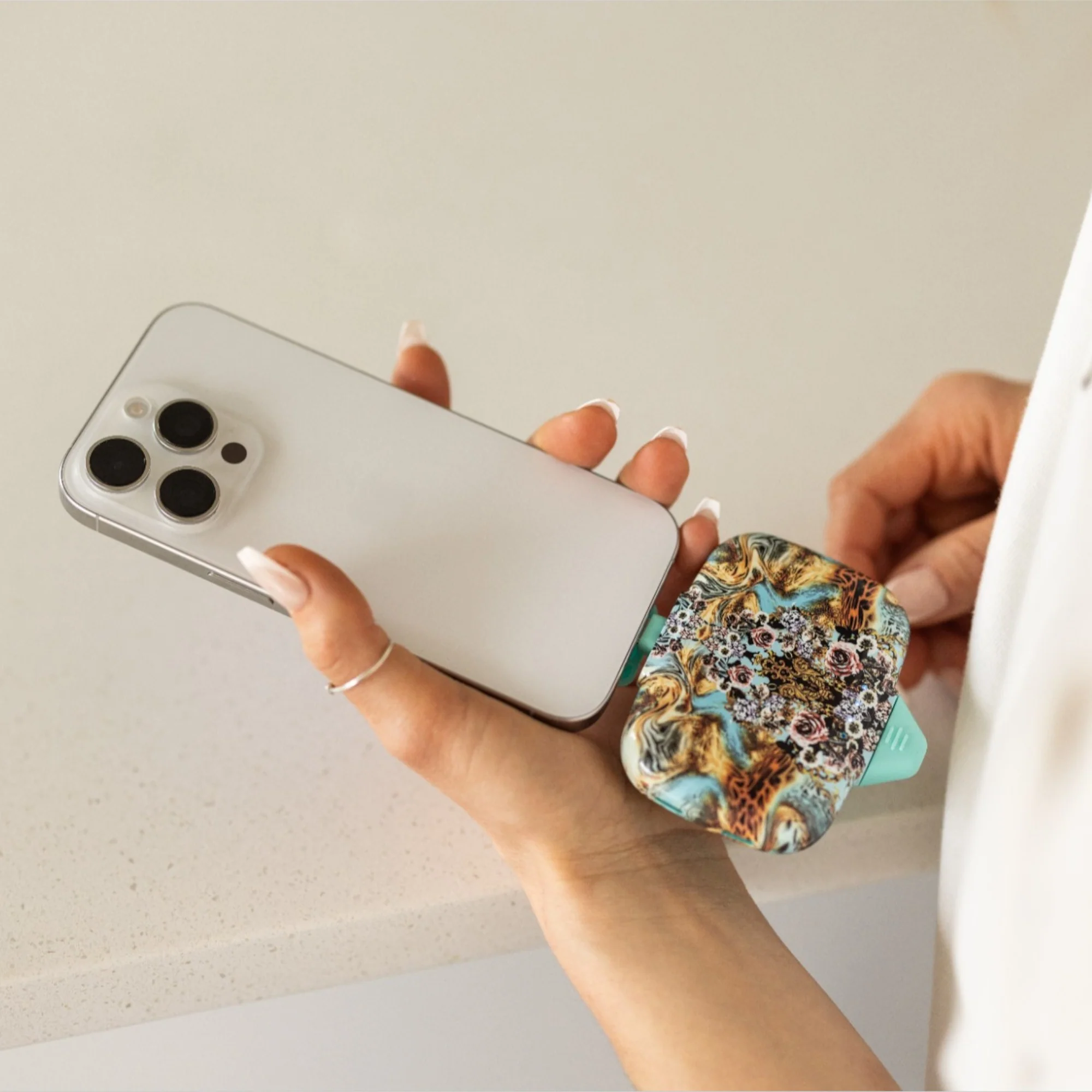Venus Portable Universal Charger - Image 35